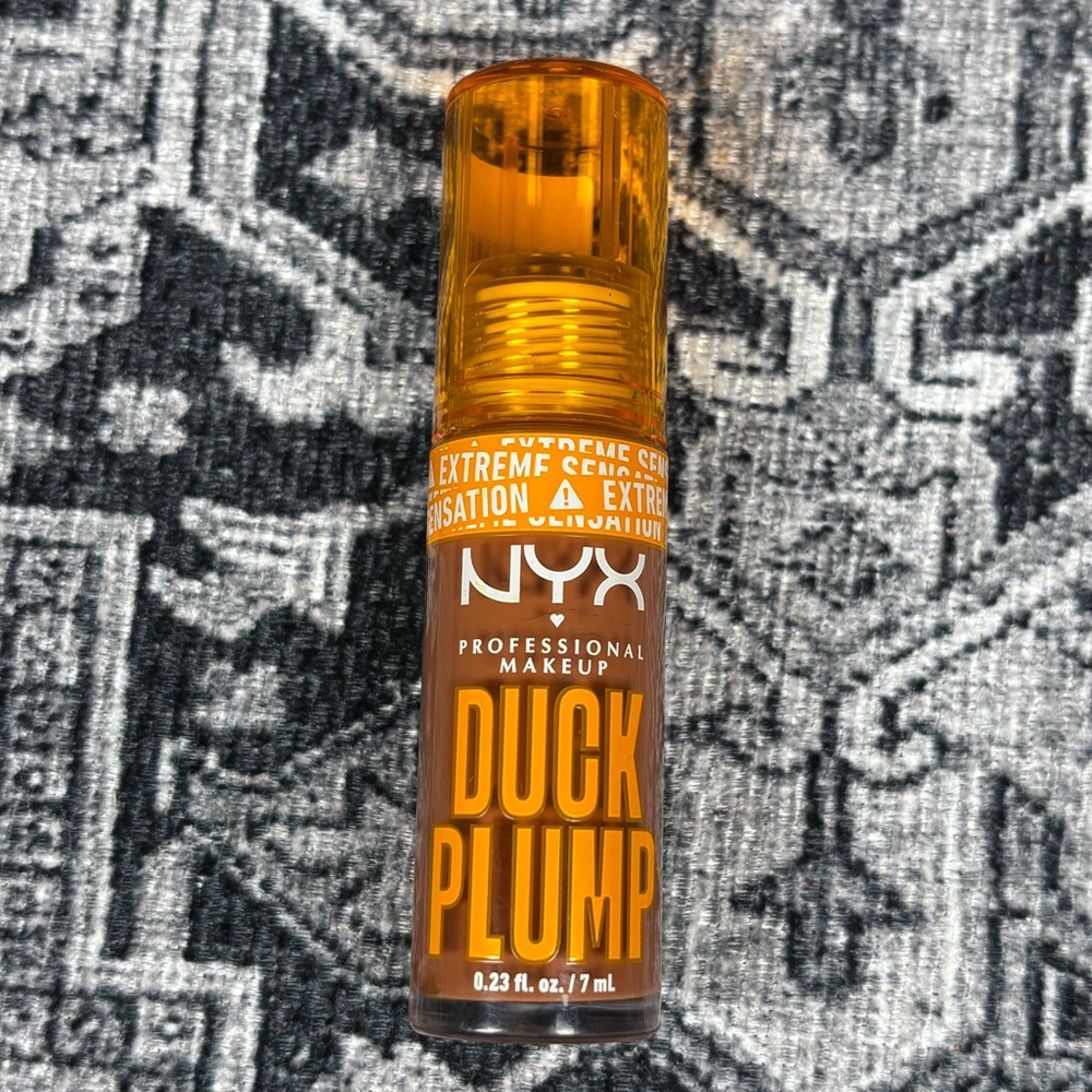👄NYX👄Duck Plump Lip Gloss in Brown of Applause New and‎ Manufacturer Sealed